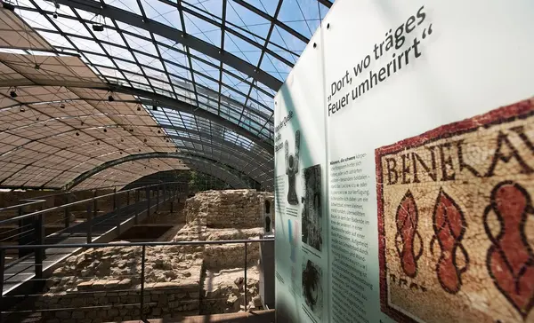 Foto: Staatliche Schlösser und Gärten Baden-Württemberg, Achim Mende Badruine Badenweiler, Tafel der Dauerausstellung