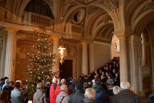 Schloss Bruchsal, Chorgesang im Eingangsbereich