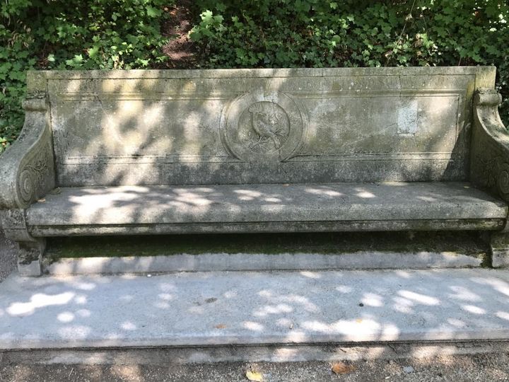 Foto: Staatliche Schlösser und Gärten Baden Württemberg Schloss Heidelberg, Bank auf der Scheffelterrasse