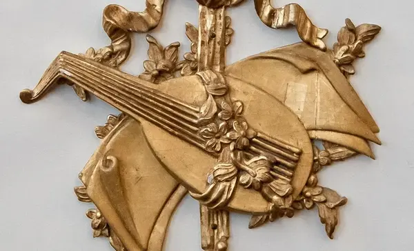 Schloss Solitude Stuttgart, Musikzimmer, Verzierung an der Wand 