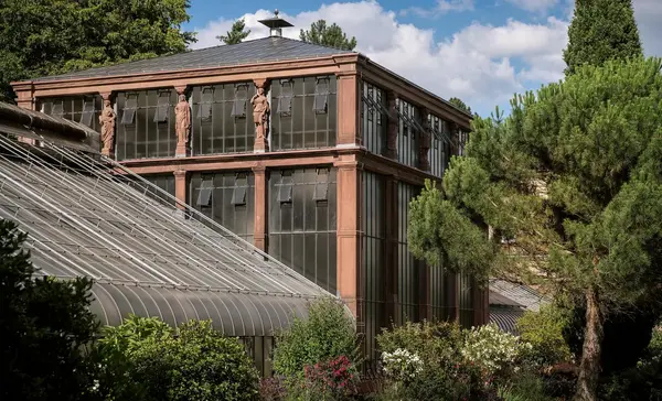 Foto: Staatliche Schlösser und Gärten Baden-Württemberg, Günther Bayerl Botanischer Garten Karlsruhe, Schauhäuser, Außenansicht