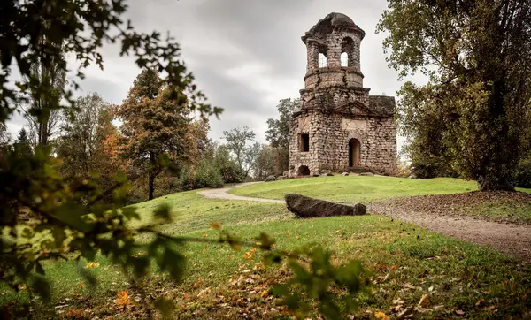 Foto: Staatliche Schlösser und Gärten Baden-Württemberg, Günther Bayerl Schloss und Schlossgarten Schwetzingen, Garten, Merkurtempel