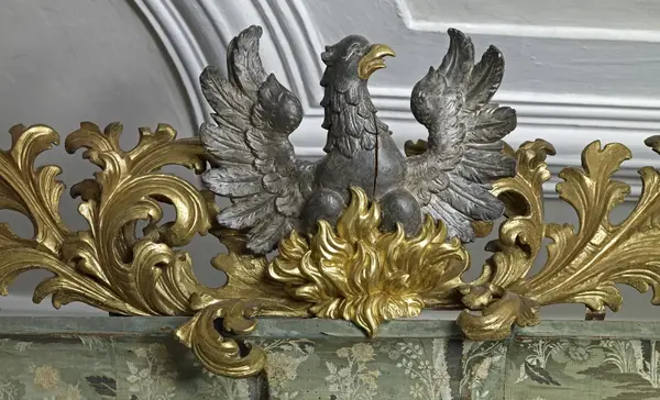 Foto: Landesmedienzentrum Baden-Württemberg, Arnim Weischer Schloss und Schlossgarten Weikersheim, Schöne Gemächer, Phönix auf dem Prunkbett der Fürstin