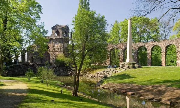 Foto: Staatliche Schlösser und Gärten Baden-Württemberg, Arnim Weischer Schloss und Schlossgarten Schwetzingen, Römische Wasserleitung