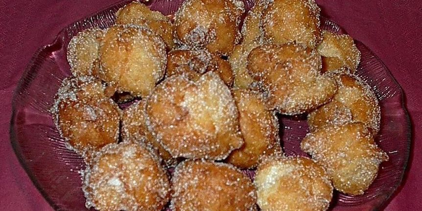 Ausgebackene Nonnenfürzle mit Zucker