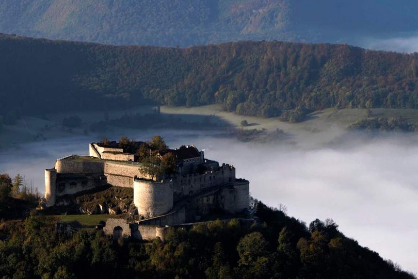 Luftansicht der Festungsruine Hohenneuffen