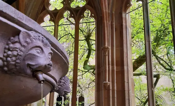 Staatliche Schlösser und Gärten Baden-Württemberg, Petra Mohr Kloster Maulbronn, Dreischaliger Brunnen